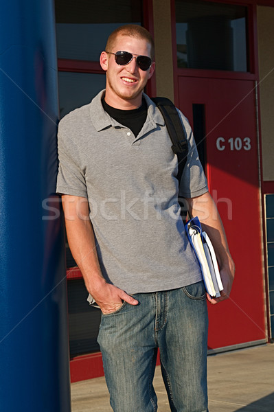 Collège élèves jeunes à l'extérieur classe public [[stock_photo]] © cmcderm1