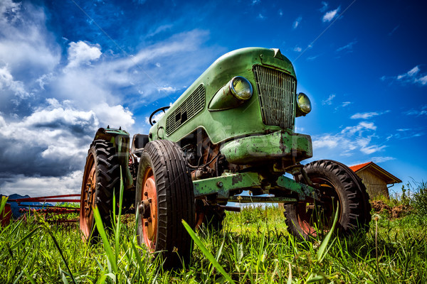 Imagine de stoc: Vechi · tractor · alpin · primăvară · muncă