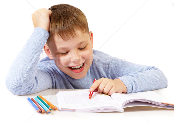 Uczeń książki chłopca za tabeli papieru Zdjęcia stock © cookelma
