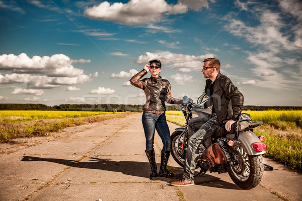 Stockfoto: Paar · man · vrouw · motorfiets · weg
