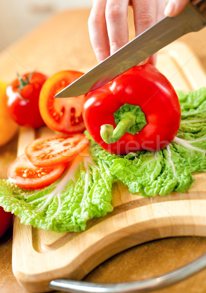 Hände Schneiden Gemüse Tomaten Paprika hinter Stock foto © cookelma