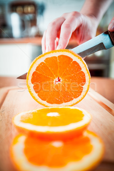 Zdjęcia stock: Ręce · cięcie · pomarańczowy · świeże · kuchnia · owoców