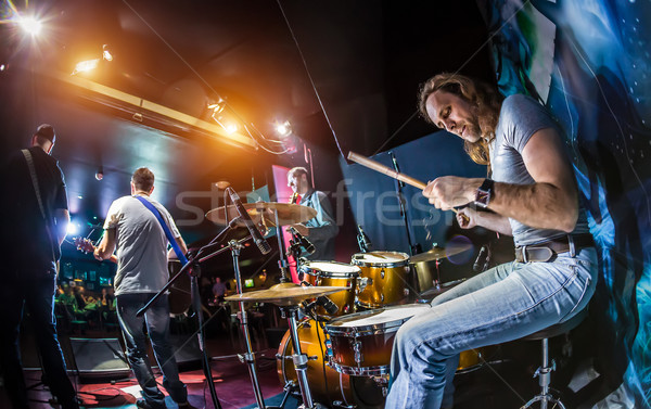 Schlagzeuger spielen Trommel Set Bühne Warnung Stock foto © cookelma