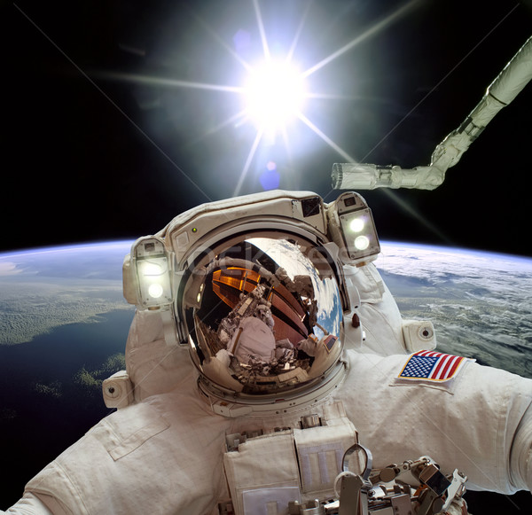 Astronaut de kosmische ruimte achtergrond aarde communie afbeelding Stockfoto © cookelma