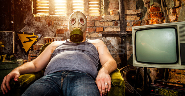 Adam gaz maskesi kişi güneş ışık pencere Stok fotoğraf © cookelma