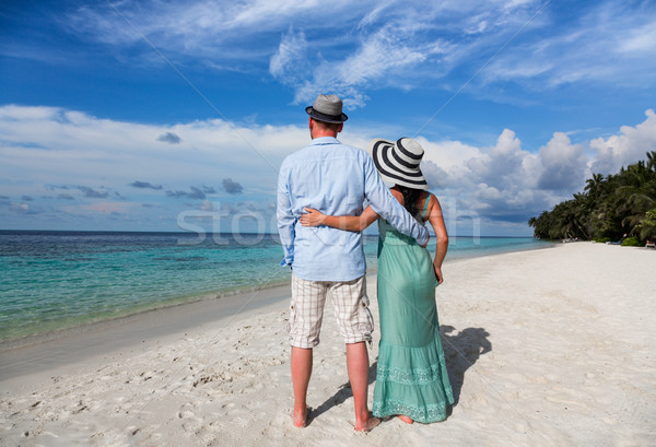 Vacances couple marche plage tropicale Maldives homme [[stock_photo]] © cookelma