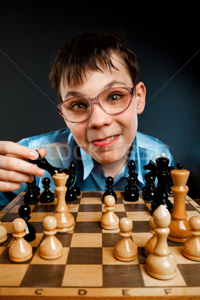 Stockfoto: Nerd · spelen · schaken · zwarte · denken · leren