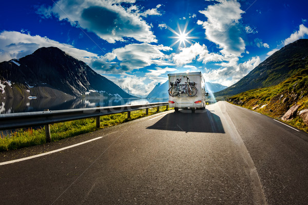 Stock foto: Wohnwagen · Auto · Autobahn · Tourismus · Urlaub