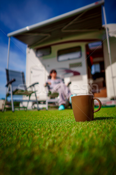 Cana de cafea iarbă familie vacanţă călători vacanţă Imagine de stoc © cookelma