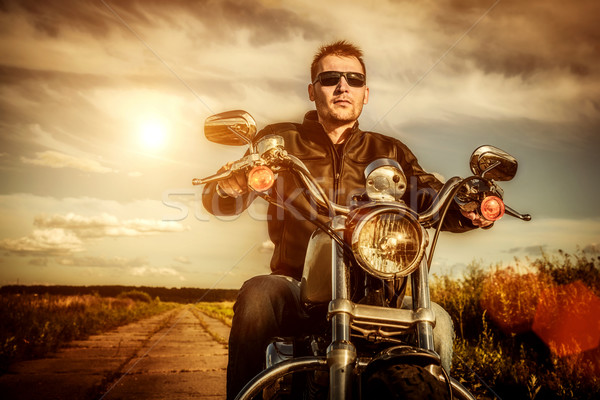Motocicleta hombre chaqueta de cuero gafas de sol Foto stock © cookelma