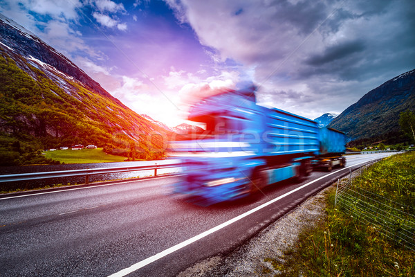 Vrachtwagen snelweg zonsondergang auto weg Stockfoto © cookelma