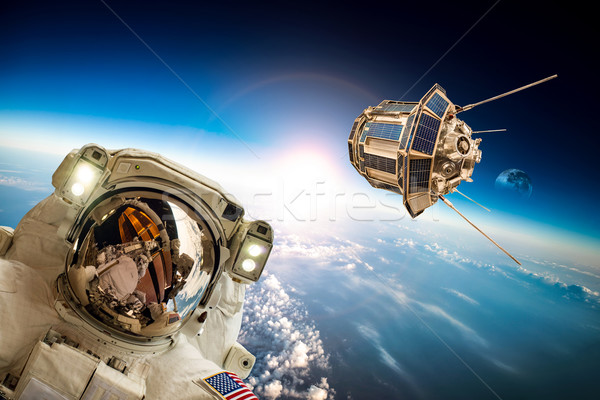 Foto stock: Astronauta · espacio · exterior · fondo · planeta · tierra · elementos · imagen