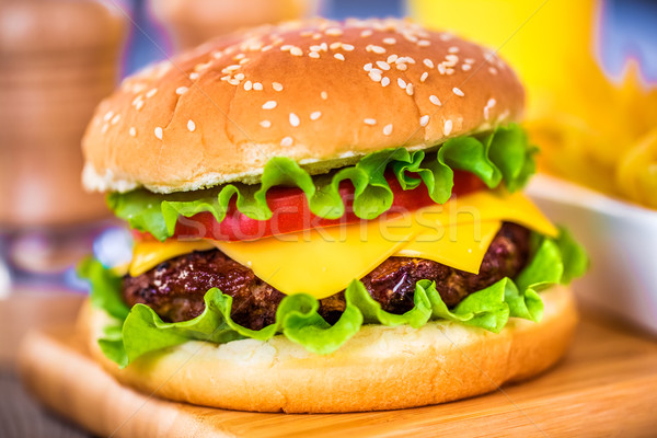 Burger gustos apetisant hamburger cheeseburger alimente Imagine de stoc © cookelma