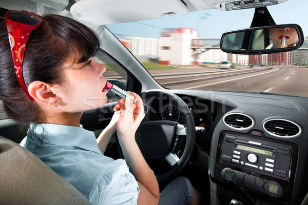 Jazdy samochodu kobiet uzupełnić usta koła Zdjęcia stock © cookelma