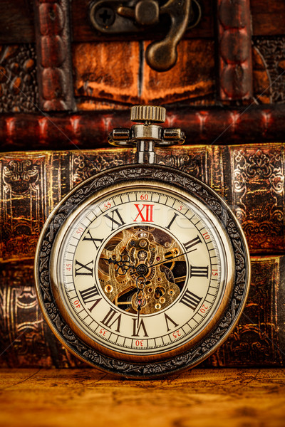 Vecchio libri vintage orologio da tasca antichi libro Foto d'archivio © cookelma