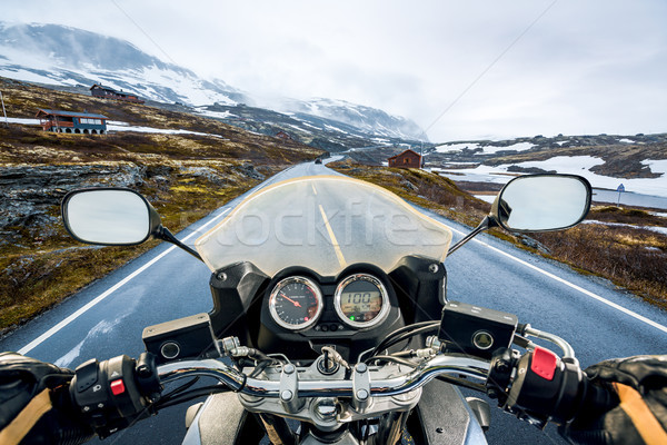 Motoros kilátás hegy passz Norvégia motorkerékpár Stock fotó © cookelma