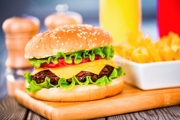 Burger gustos apetisant hamburger cheeseburger alimente Imagine de stoc © cookelma