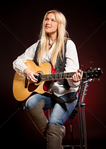 Stok fotoğraf: Kız · gitar · karanlık · kırmızı · kadın · müzik