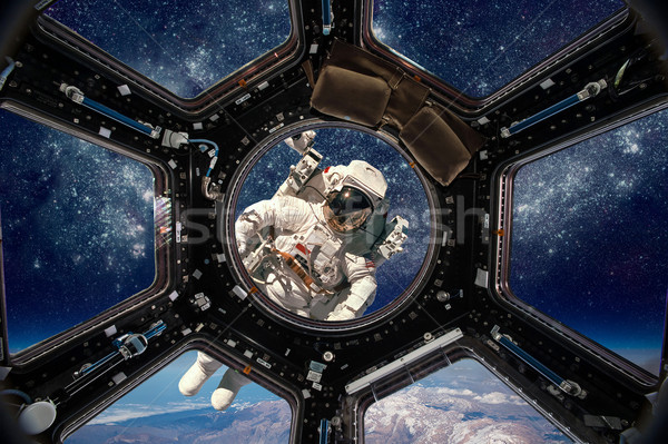 Astronauta espacio exterior fondo planeta tierra elementos imagen Foto stock © cookelma