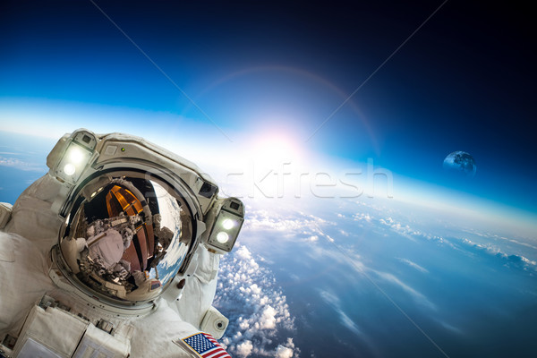 Astronauta espacio exterior fondo planeta tierra elementos imagen Foto stock © cookelma