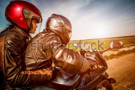 Foto stock: Menina · motocicleta · jaqueta · de · couro · olhando · pôr · do · sol