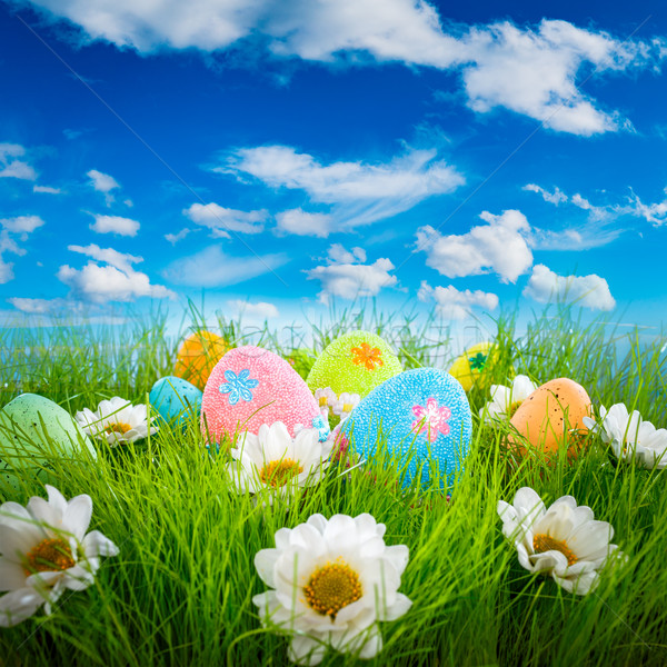 [[stock_photo]]: Décoré · œufs · de · Pâques · herbe · ciel · bleu · Pâques · printemps