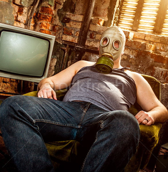 Hombre máscara de gas persona sol luz ventana Foto stock © cookelma