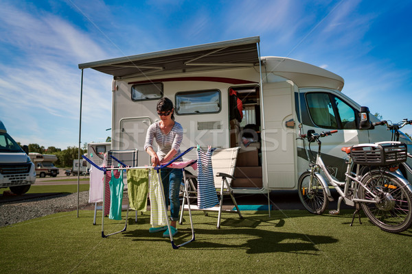 Waschen Campingplatz Wohnwagen Auto Urlaub Familie Stock foto © cookelma