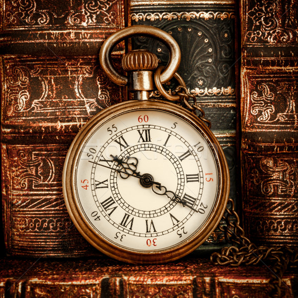 Vintage reloj de bolsillo antiguos edad libros libro Foto stock © cookelma