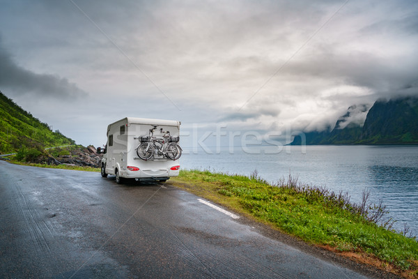 Caravane voiture autoroute route paysage été Photo stock © cookelma
