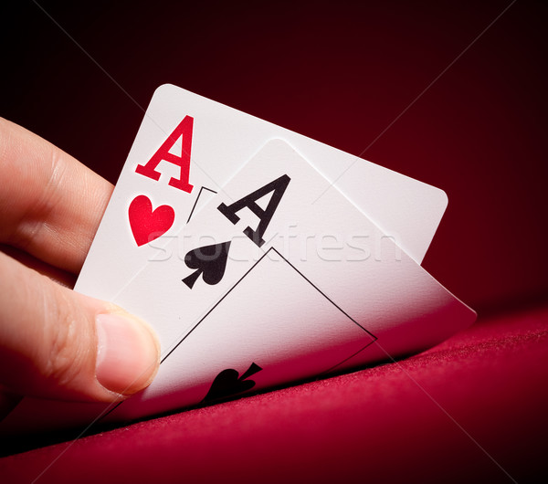 Aces roşu joacă Jocuri jocuri de noroc pereche Imagine de stoc © cookelma