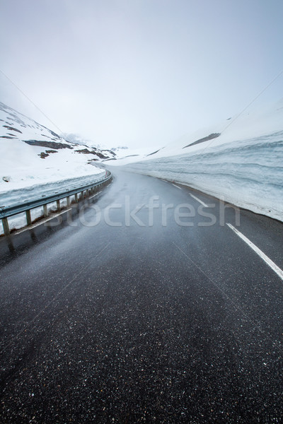 [[stock_photo]]: Montagne · route · Norvège · autour · brouillard · neige