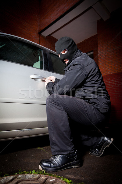 Jefuitor hoţ masca maşină bărbaţi urban Imagine de stoc © cookelma
