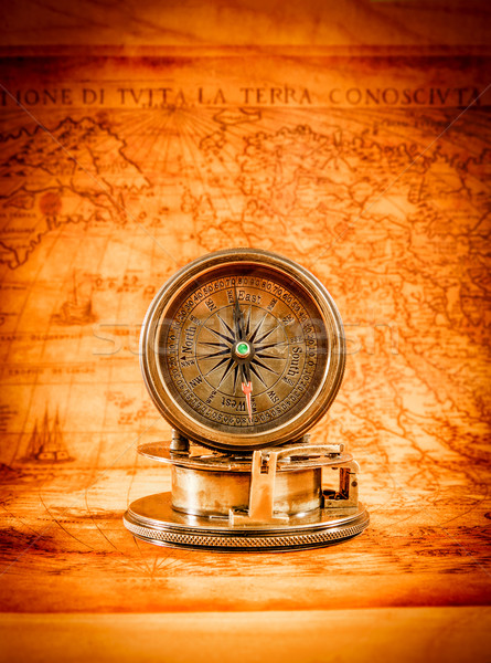 Vintage kompas leży starożytnych mapie świata martwa natura Zdjęcia stock © cookelma