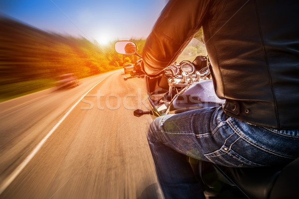 Biker Ansicht fahren Motorrad Asphalt Straße Stock foto © cookelma