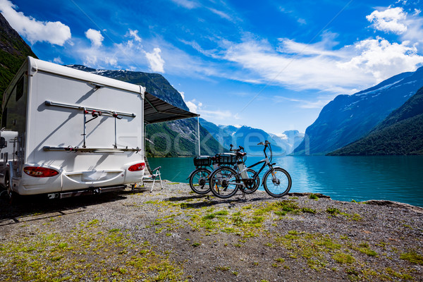 Foto d'archivio: Famiglia · vacanze · viaggio · vacanze · viaggio · caravan