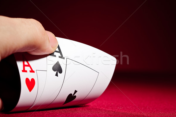 Aces roşu joacă Jocuri jocuri de noroc strategie Imagine de stoc © cookelma