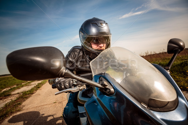 Motoros versenyzés út sisak bőrdzseki égbolt Stock fotó © cookelma