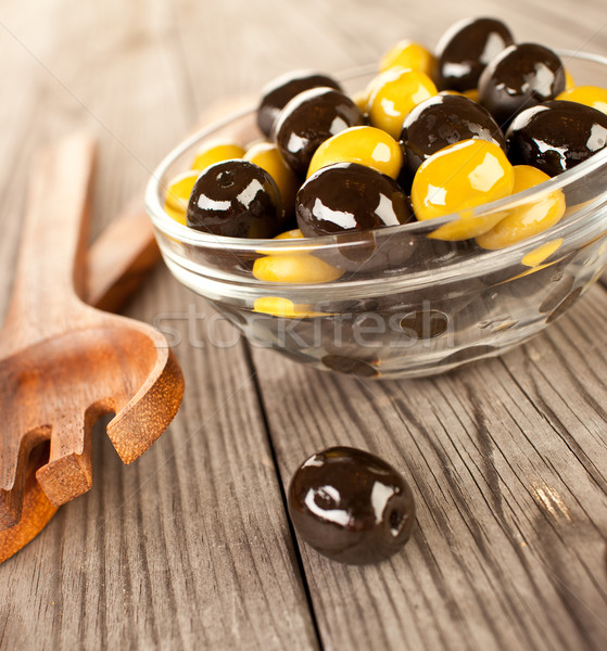 Olives table en bois alimentaire nature fond vert Photo stock © cookelma