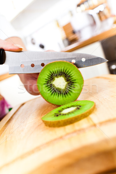 [[stock_photo]]: Mains · kiwi · fraîches · cuisine · fruits
