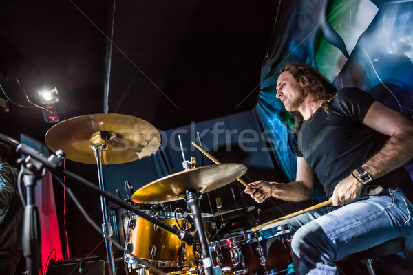 Schlagzeuger spielen Trommel Set Bühne Warnung Stock foto © cookelma