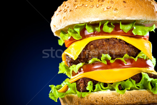 Lecker appetitlich Hamburger dunkel blau bar Stock foto © cookelma