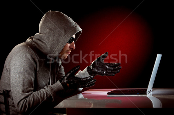 Hacker dizüstü bilgisayar güneş gözlüğü iş el teknoloji Stok fotoğraf © cookelma