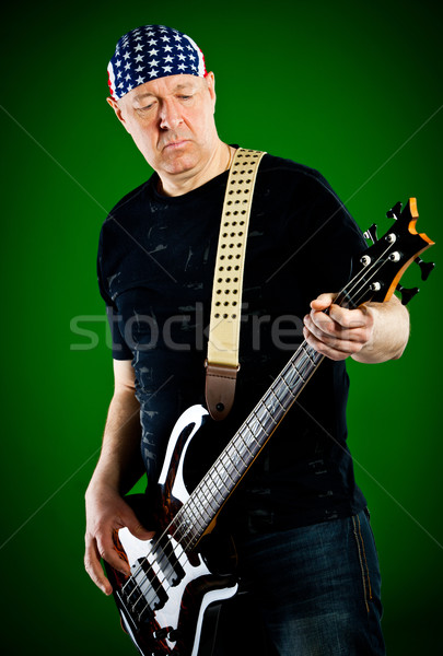 [[stock_photo]]: Homme · guitare · basse · joueur · vert · art
