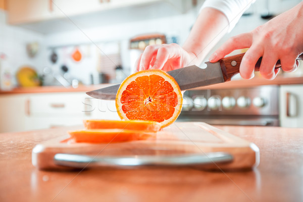 Handen oranje vers keuken voedsel Stockfoto © cookelma