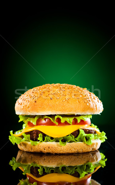 Lezzetli iştah açıcı hamburger yeşil bar peynir Stok fotoğraf © cookelma