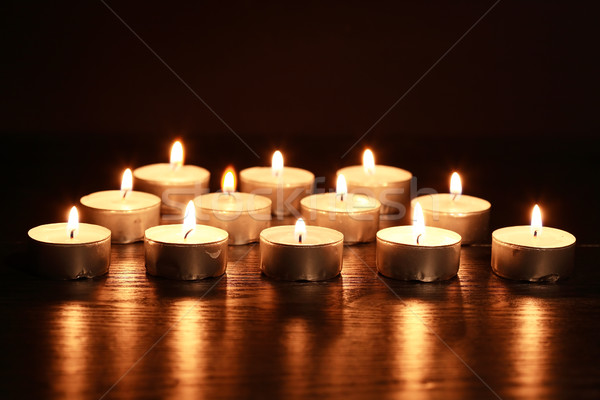 Kerzen dunkel wenig Beleuchtung Zeile Nacht Stock foto © cosma
