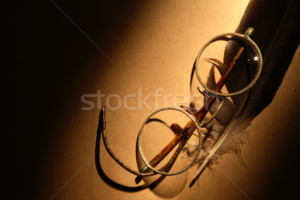 Pluma gafas papel superficie edad Foto stock © cosma