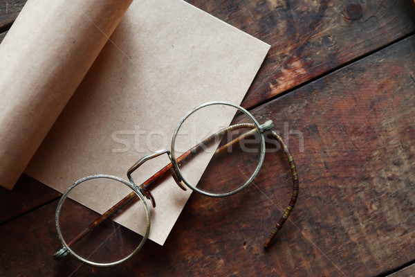 Alten Brillen Papier nice Holz Hintergrund Stock foto © cosma