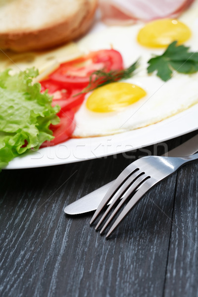 Sült tojások közelkép tányér paradicsom villa Stock fotó © cosma